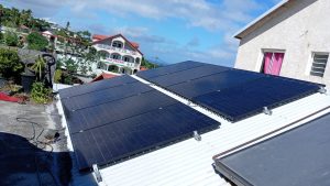 Une installation de panneaux solaires, revente de surproduction d'électricité